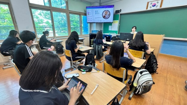 왜관중학교_AI 캠프2.jpg